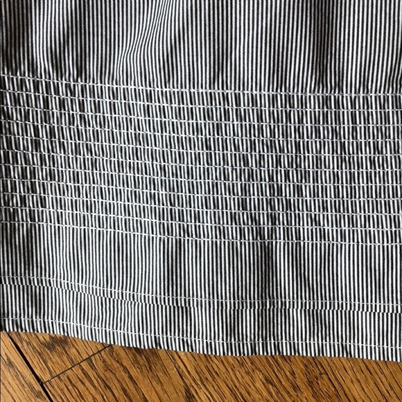 Banana Republic Seersucker Skirt With Pockets - Picture 3 of 3